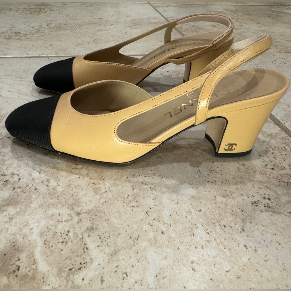 CHANEL Cream and Black Two-Tone Slingback Heels